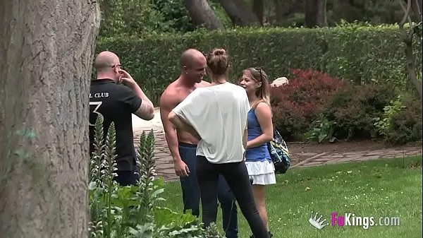 Stort Being famous is great: Antonio finds and fucks a blonde MILF right in the park varmt rör