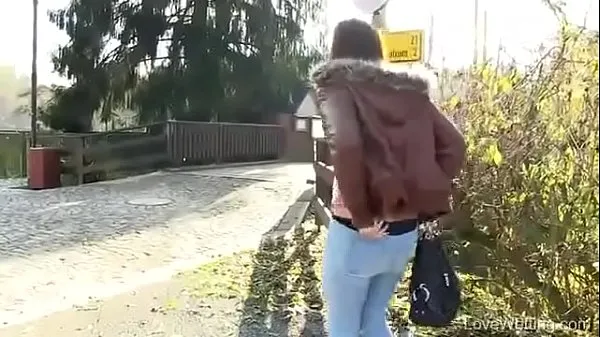 Beautiful GF Bursting To Pee On A Date, She Pees Herself In Front of Her BF أنبوب دافئ كبير