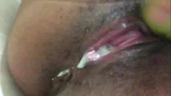Suuri gaping pussy squirts lämmin putki