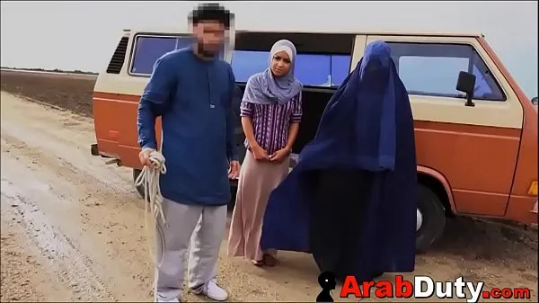 Ống ấm áp Goat Herder Sells Big Tits Arab To Western Soldier For Sex lớn