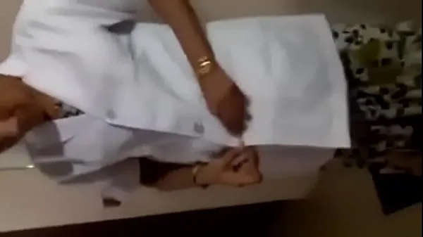 Suuri Tamil nurse remove cloths for patients lämmin putki