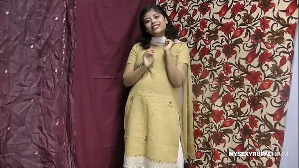 Velká Rupali Indian Girl In Shalwar Suit Stripping Show teplá trubice