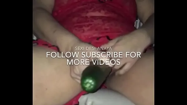 Stort Bollywood Indian desi actress puts 14 inch cucumber up her pussy varmt rør