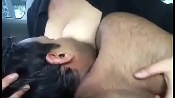 Stort Indian Sexy hot horny milf teen stranger boob press in car varmt rör