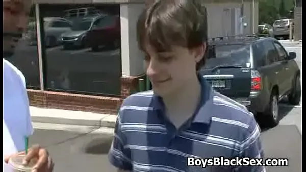 大Two gay black males seduces white boy for a good fuck暖管