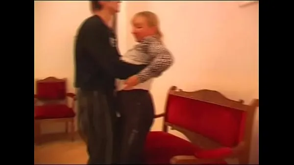 Stort busty russian mature with young guy varmt rør