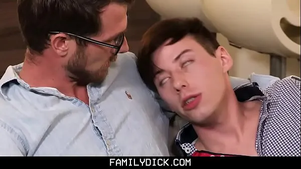 FamilyDick - Hot Teen Takes Giant stepDaddy Cock Tiub hangat besar
