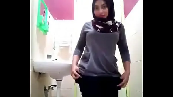 Stort hijab girl varmt rør