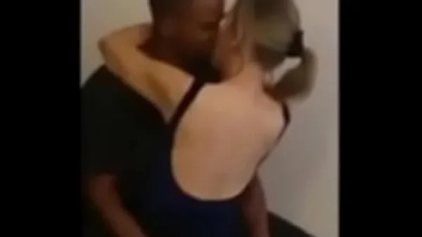 Grande Cuckolding Wife Fucks Black Guy & Films it for Hubby tubo quente