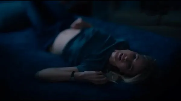 Veľká Netflix GYPSY shoe series - Naomi Watts hitting one thinking about Sophie Cookson teplá trubica