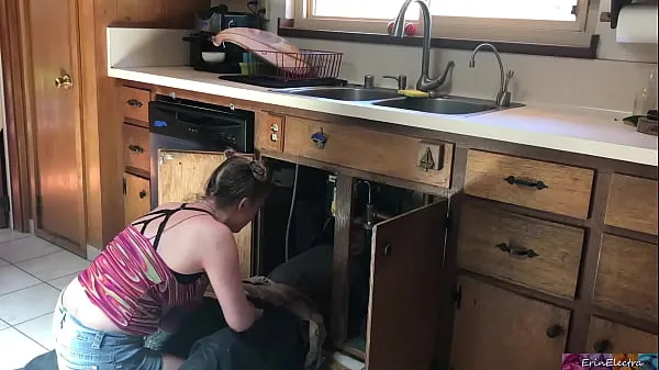 Nagy lucky plumber fucked by teen - Erin Electra meleg cső