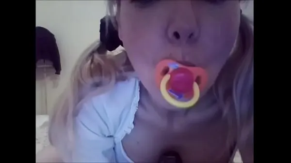 Grote Chantal, you're too grown up for a pacifier and diaper warme buis