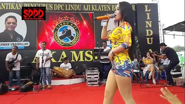 Μεγάλος Indonesian Erotic Dance - Pretty Sintya Riske Wild Dance on stage θερμός σωλήνας