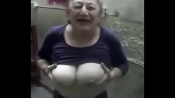 Stort granny show big tits varmt rør