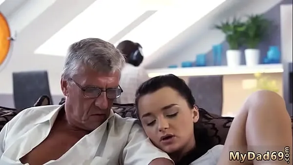 Stort grandpa fucking with her granddaughter's friend varmt rør