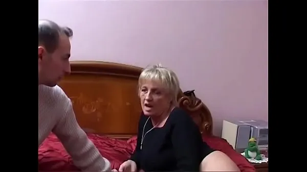 Big Two mature Italian sluts share the young nephew's cock warm Tube