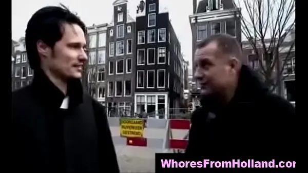 大きなアマチュア男が売春婦を見つけるためにアムステルダムを訪問温かいチューブ