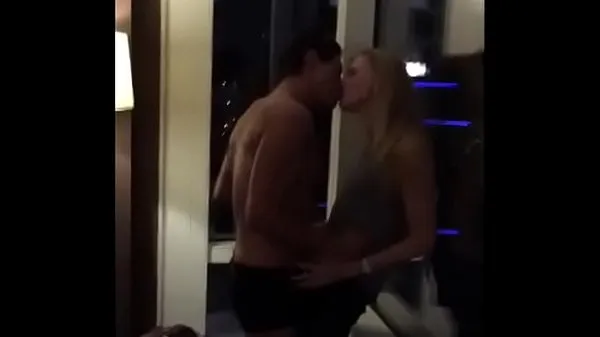 Blonde wife shared in a hotel room أنبوب دافئ كبير