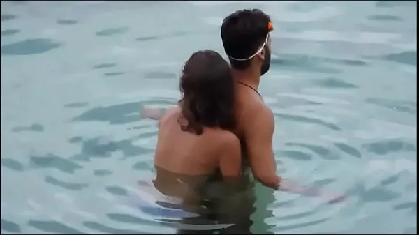 Girl gives her man a reacharound in the ocean at the beach - full video xrateduniversity. com أنبوب دافئ كبير