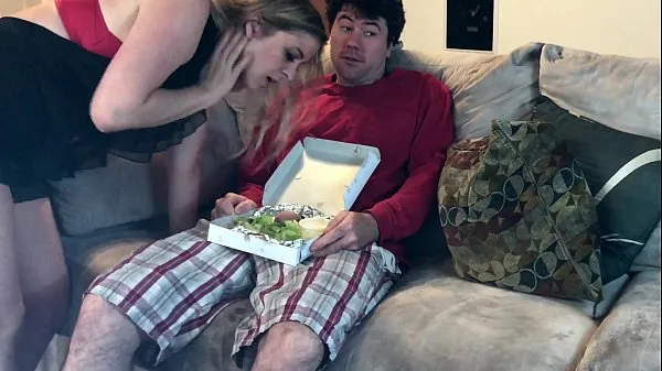 Suuri Horny MILF slurps a big dick salad - Erin Electra lämmin putki