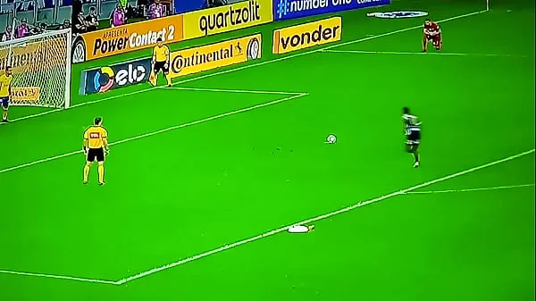Big Fábio Santos players on penalties warm Tube