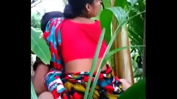 Suuri Indian Farm Wife Fucked In The Jungle lämmin putki