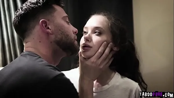 Veľká Teen Gia Paige is close to crying while she gets double penetrated teplá trubica