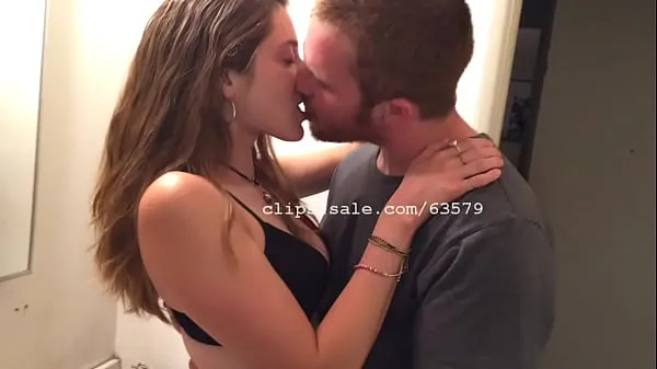 Joey and Britty Louise Kissing Video 5 Tiub hangat besar