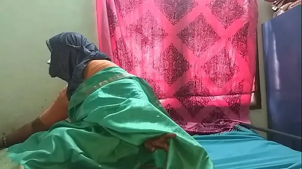 desi indian horny tamil telugu kannada malayalam hindi cheating wife vanitha wearing saree showing big boobs and shaved pussy press hard boobs press nip rubbing pussy masturbation Tabung hangat yang besar
