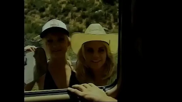 بڑی Two hitch hicking blonde honeys Katie Gold and Shay Sweet share stud's cock in the back of his van گرم ٹیوب