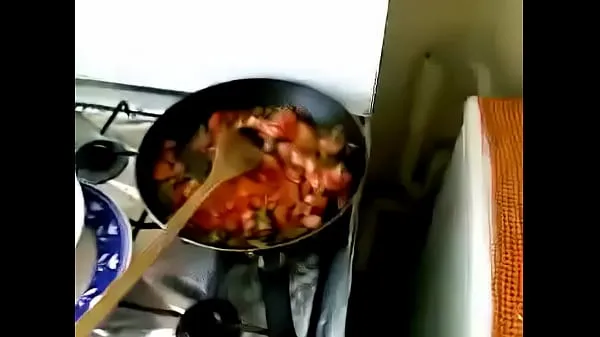 Stort Desi bhabhi sucking while cooking varmt rør