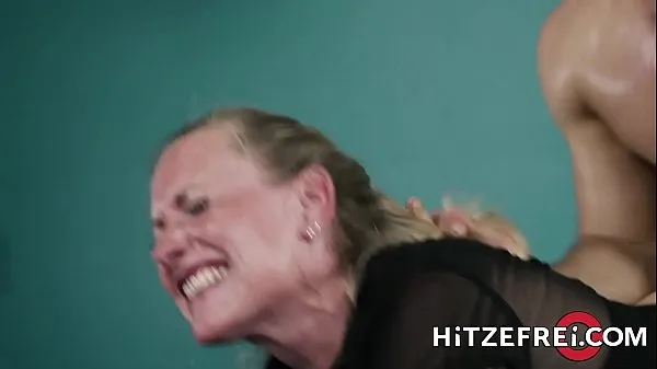 Stort HITZEFREI Blonde German MILF fucks a y. guy varmt rør