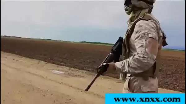 Duża An American soldier an Arab girl, full video link in the description ciepła tuba