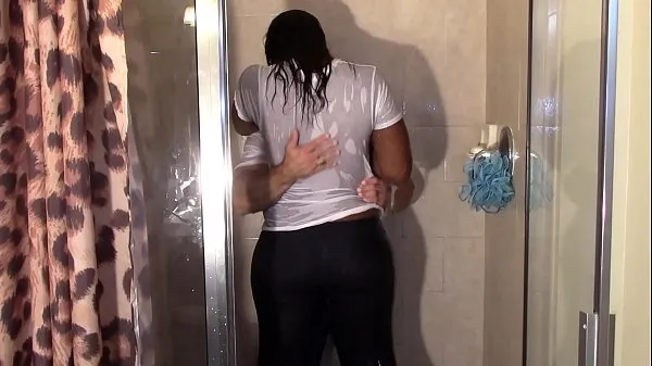 Big Black Booty Grinding White Dick in Shower till they cum Tabung hangat yang besar