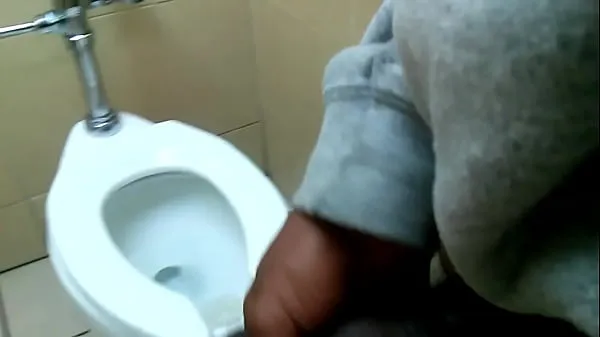 Große Stranger hoe in public bathroomwarme Röhre