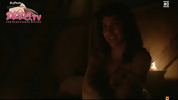 Gros 2018 Nu Aroa Rodriguez populaire de La Peste Saison 1 Episode 1 Séries télé HD Scène de sexe incluant sa nudité frontale complète sur PPPS.TV tube chaud