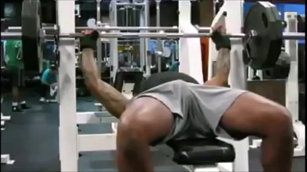 큰 Fitness: men display their during exercise 따뜻한 튜브