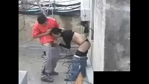 Velká Algerian whore fucks with its owner on the roof teplá trubice