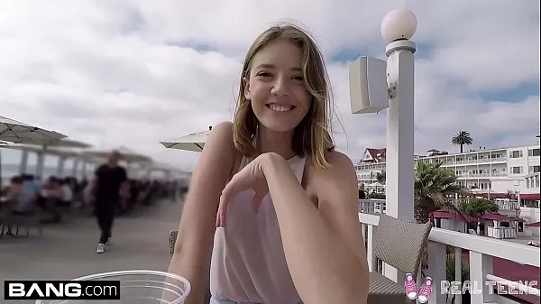 Stort Real Teens - Teen POV pussy play in public varmt rør
