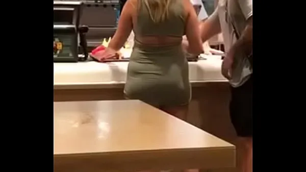 Grote FLAGRA - Woman fucking in line at Mc Donalds warme buis