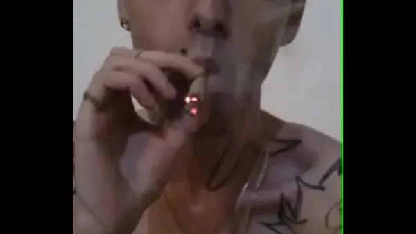 Stort italian boy smoking hot varmt rør