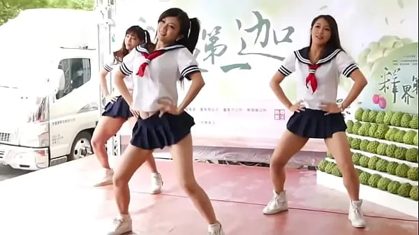 ใหญ่ The classmate’s skirt was changed too short, and report to the training office after dancing ท่ออุ่น