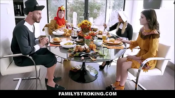 Velká Hot MILF Stepmom Brooklyn Chase And Stepson Join Teen Stepdaughter Rosalyn Sphinx And Stepdad For Thanksgiving Fuck Fest teplá trubice