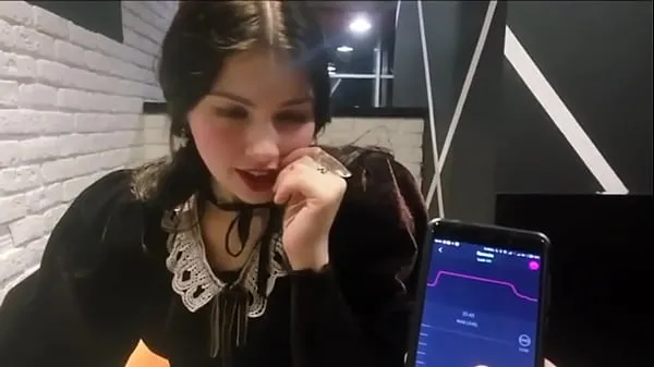 بڑی Cute young girl gets vibrated her pussy at public place گرم ٹیوب
