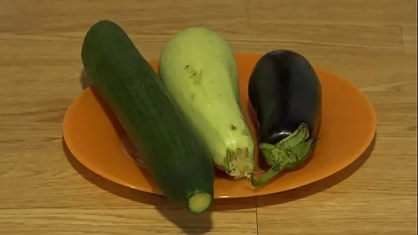 Stort Organic anal masturbation with wide vegetables, extreme inserts in a juicy ass and a gaping hole varmt rør