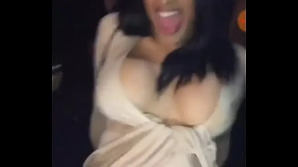 Grote cardi B tits out upskirt nude boobs warme buis
