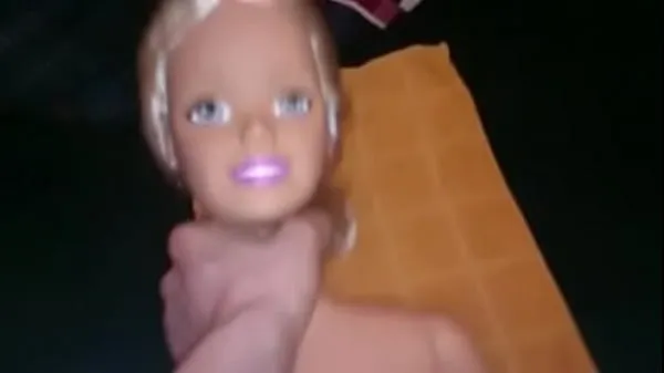 Stort Barbie doll gets fucked varmt rør