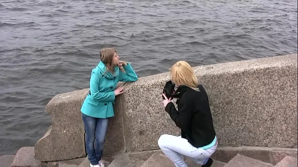 Stort Lalovv A / Masha B - Taking pictures of your friend varmt rør