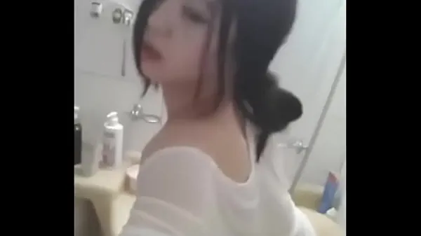 masturbating with a bathroom lock أنبوب دافئ كبير
