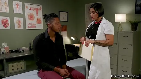 Velká Busty brunette Asian doctor wanks off with two hands big black cock to patient teplá trubice